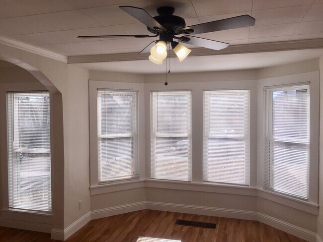 Building Photo - REMODELED 2 Bedroom Downtown Home
