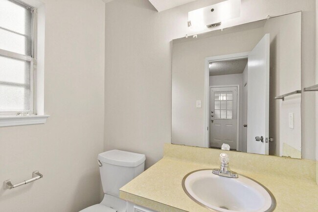 Building Photo - 3735 Pineleaf Dr