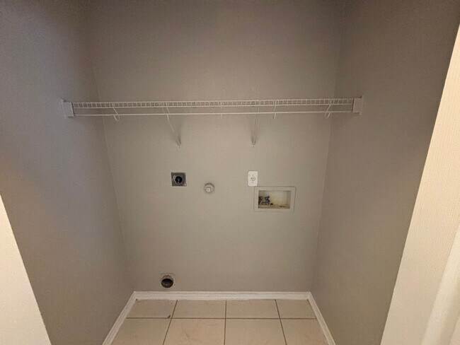 Building Photo - Charming 2 Bedroom, 2 Bathroom Home in Pri...