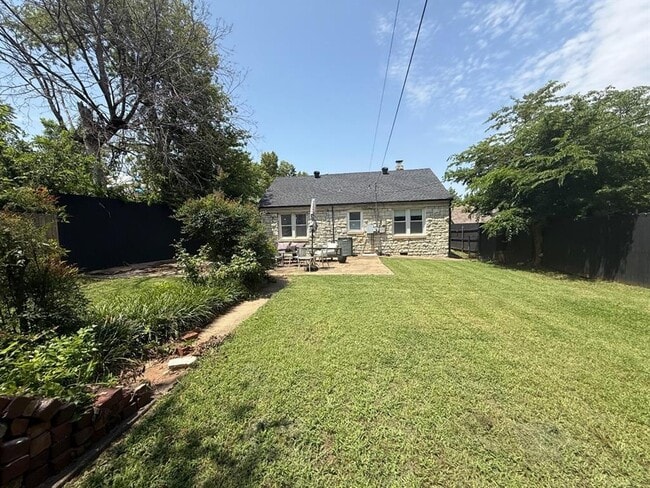 Building Photo - 1702 NW 38th St