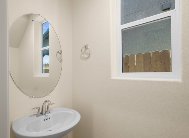 Building Photo - $2,195 Belmont & Armstrong, Gated Community - N Cattail Ct, Fresno / Solar!