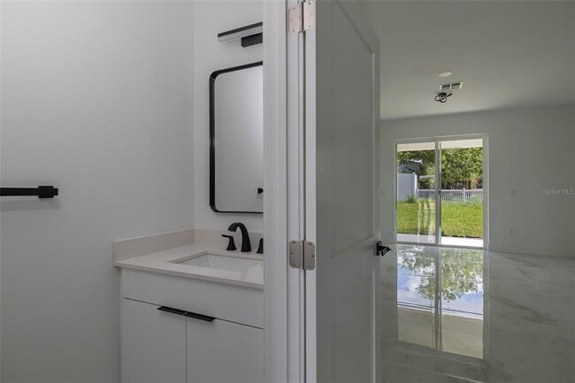 Building Photo - 2005 BARROSO St