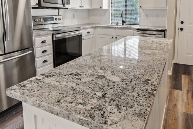 Building Photo - 1100 Excalibur Dr