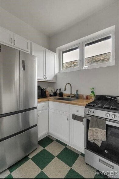 Kitchen - 153 Allen St