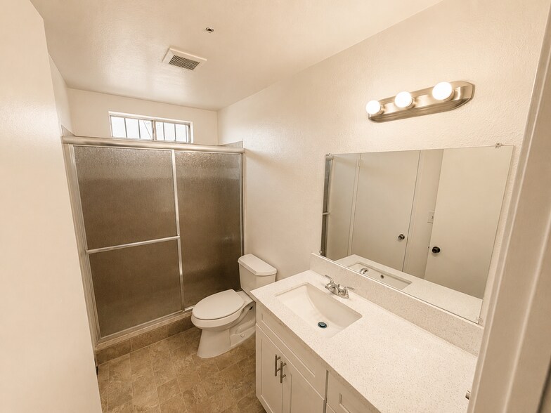 Building Photo - 2802 W Ramona Rd