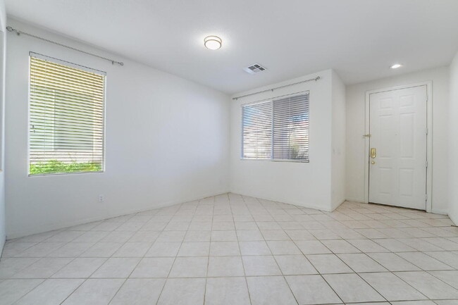 Building Photo - 3 bedroom, 2.5 bathroom, Summerlin Home, Low Maintenance Yard