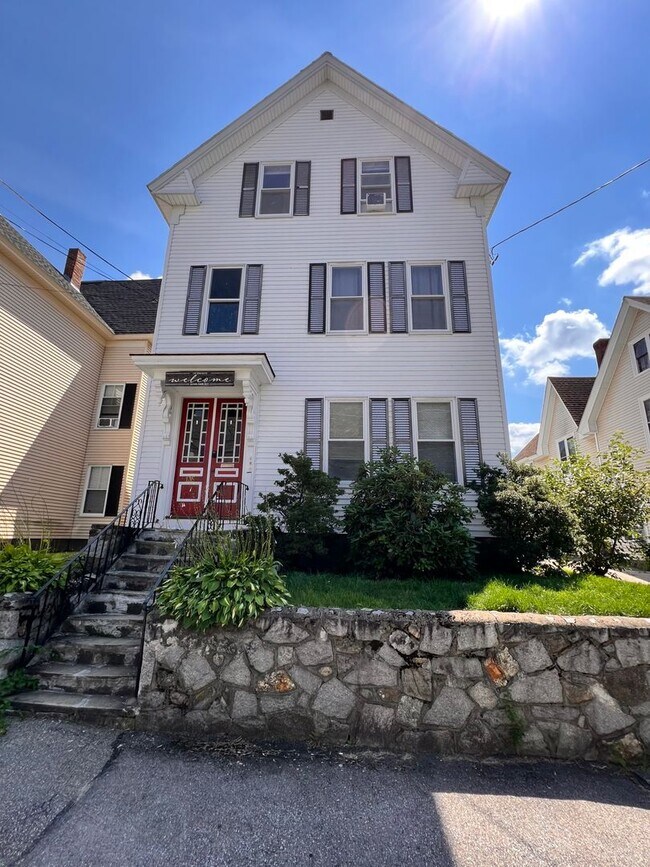 Building Photo - 135 Sagamore St