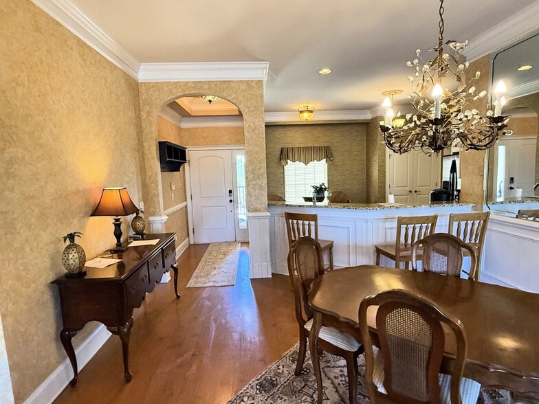 Building Photo - 265 Venice Way