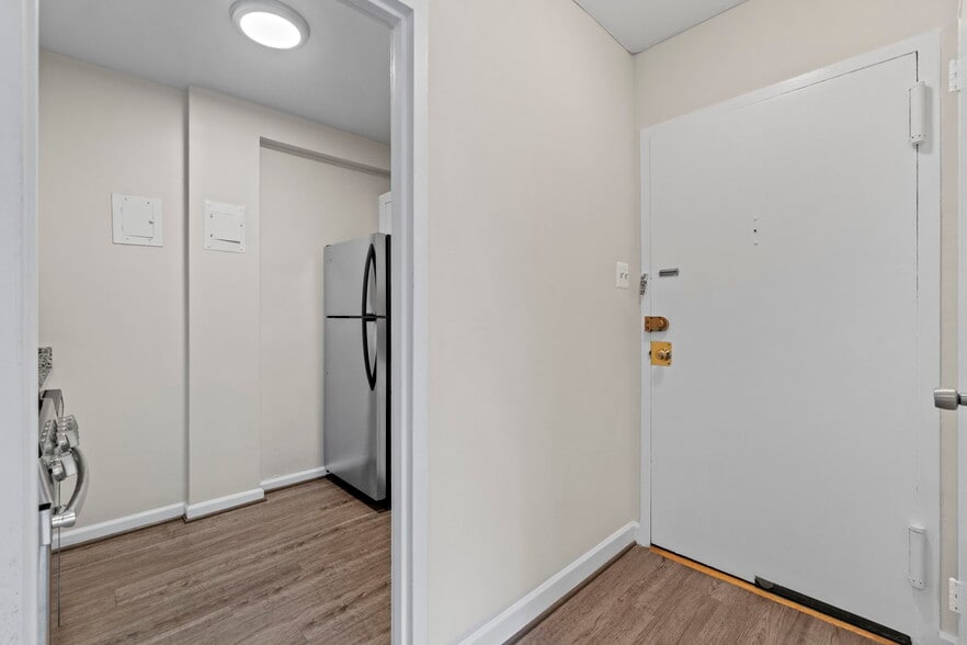 kitchen - 1011 Arlington Blvd