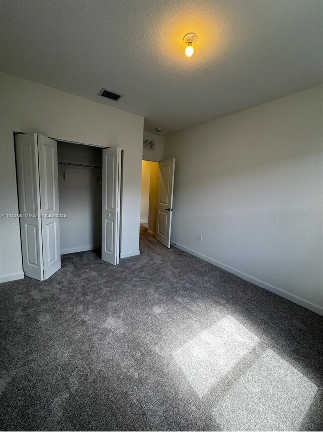 Building Photo - 136 SW 184th Way