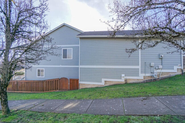 Building Photo - BEAUTIFUL VIEWS of MT. HOOD
