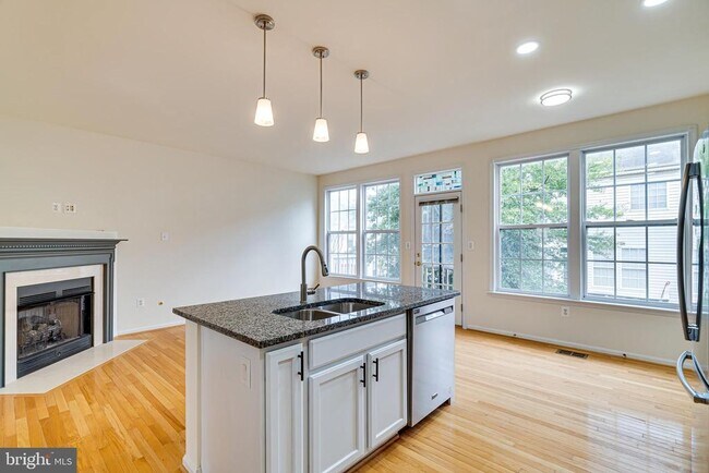 Building Photo - 4147 Presgraves Ct