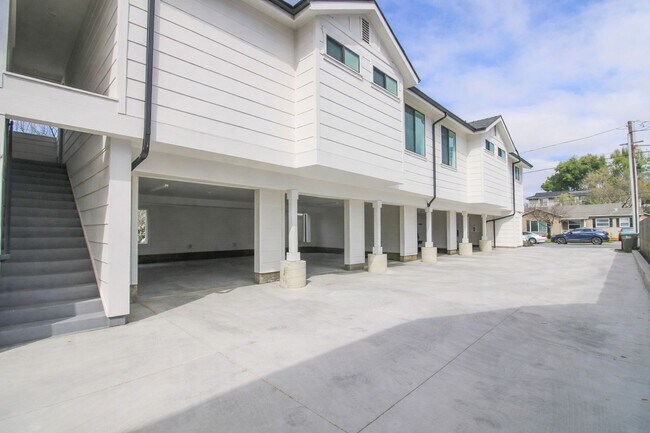 Building Photo - Modern 3-Bedroom, 2-Bathroom Apartment on Murray in San Luis Obispo