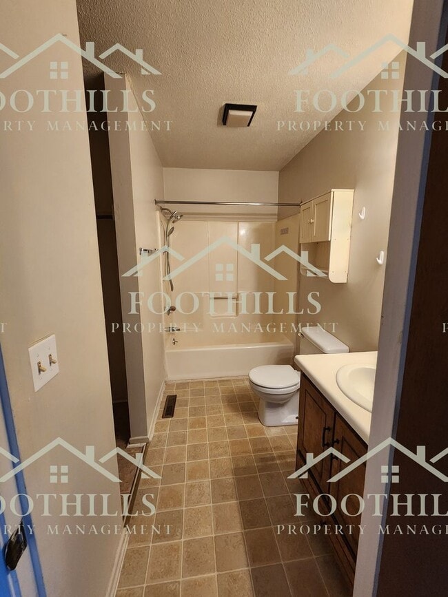 Building Photo - 702 Beagle Run