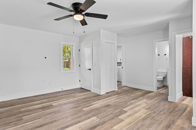 Building Photo - SFH Fort Myers 1561