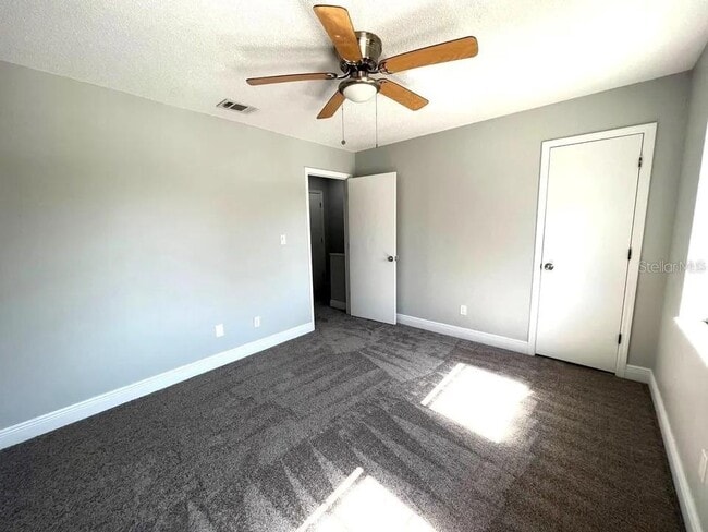 Building Photo - 453 Hemlock St