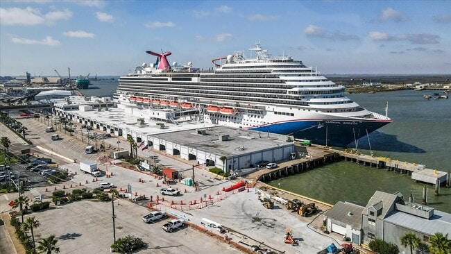 Building Photo - 2206 The Strand