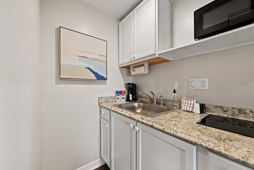 Building Photo - 110 Eglin Pkwy SE