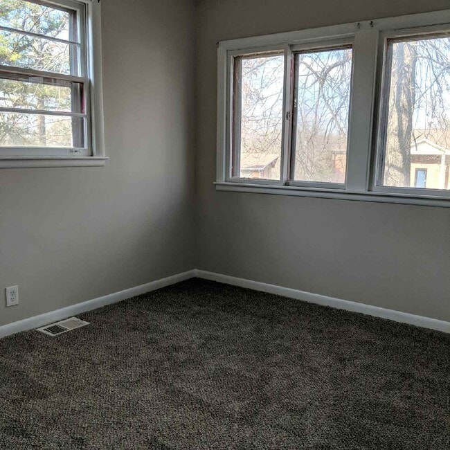 Building Photo - 1709 D Ville Dr