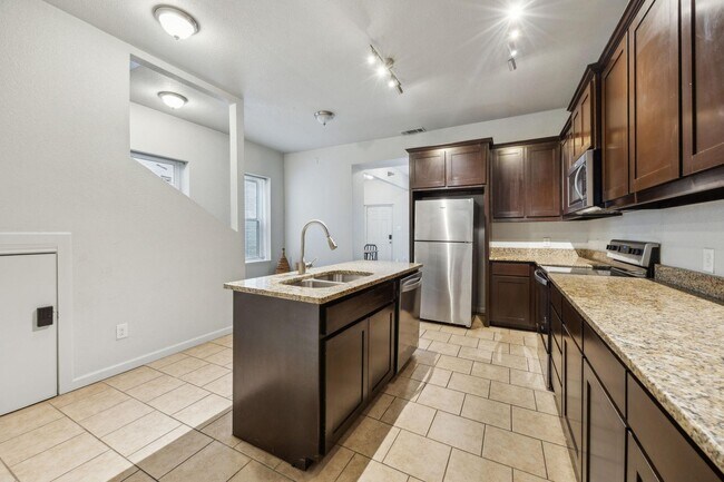 Building Photo - 2737 Purington Ave