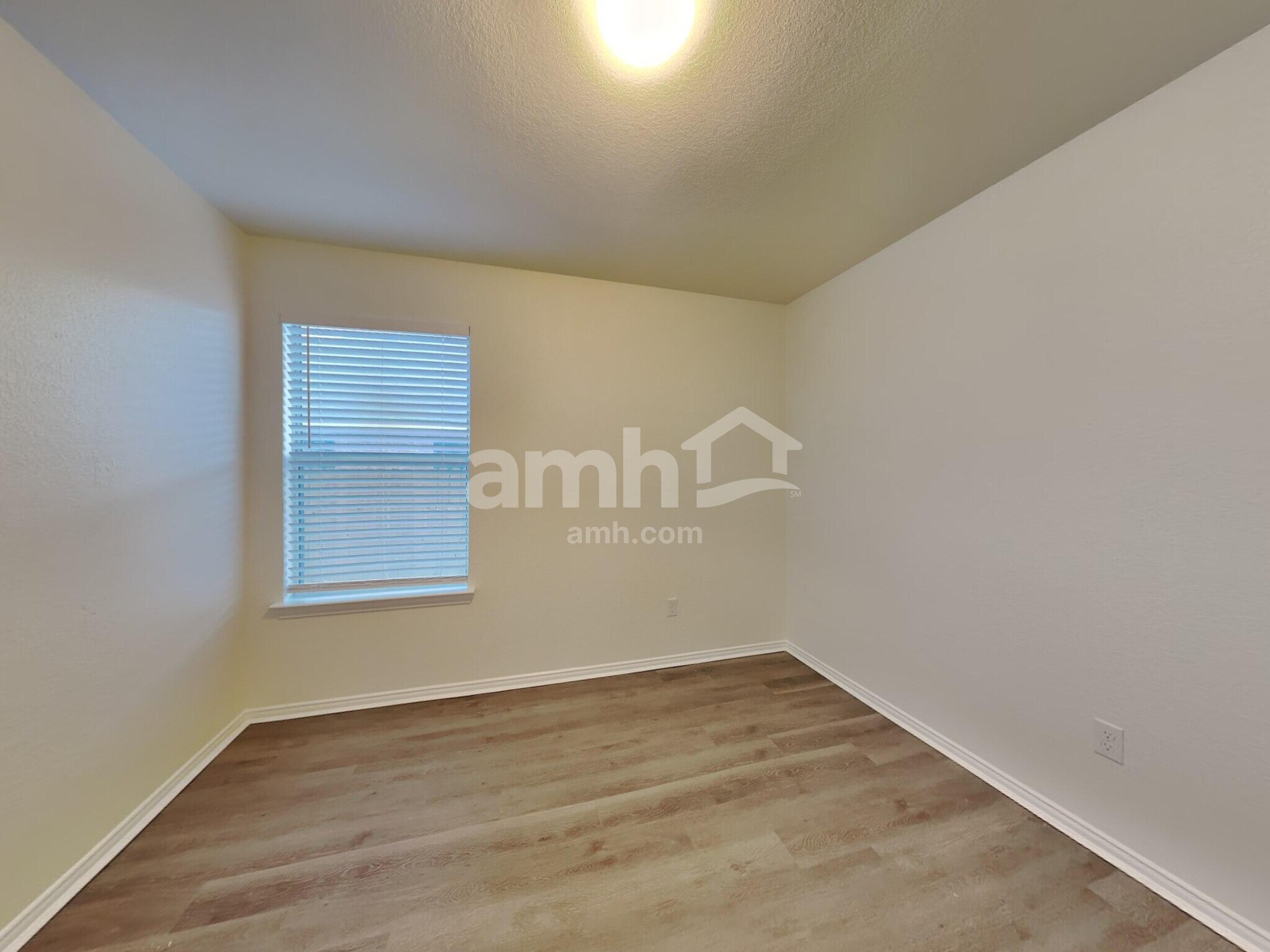 Building Photo - 1373 Meadowbrook Ln