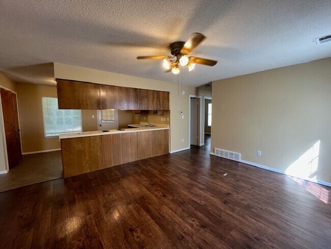 Building Photo - Renovated 3 Bedroom 2 Bath Home for Rent!!...