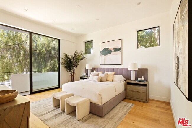 Building Photo - 1516 Forest Knoll Dr