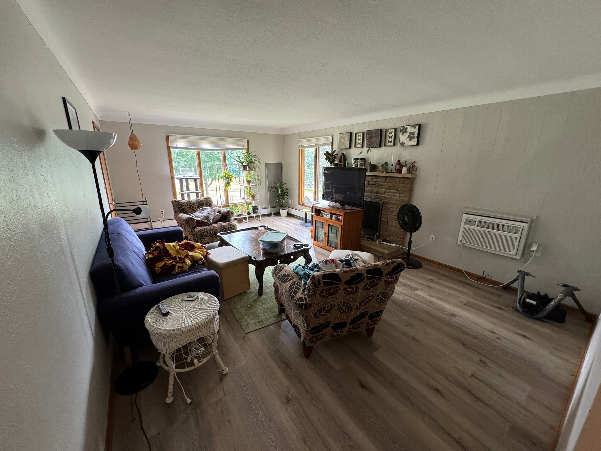 Living Room - 491 Wheelock Pkwy E