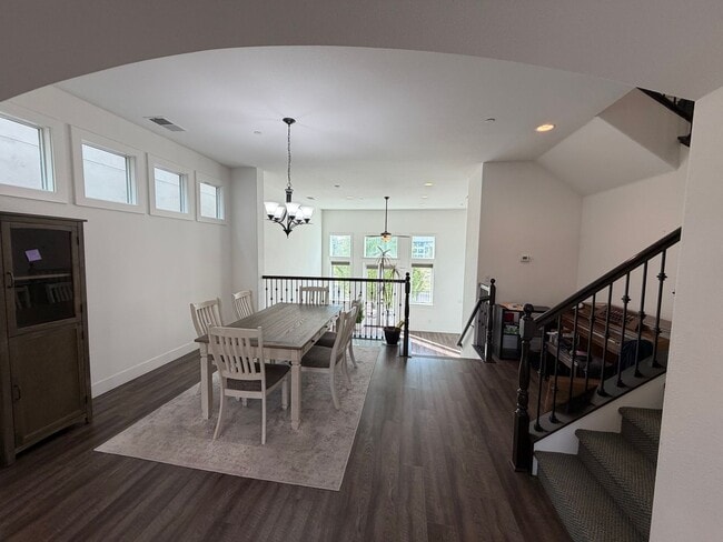 Building Photo - 3 Bedroom | 2.5 Bathroom | Crocker Village House