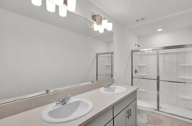 Building Photo - 2025 Viewfinder St