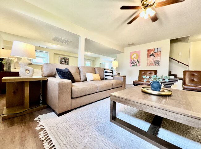 Building Photo - Large, stylish home in heart of Liberty twp.
