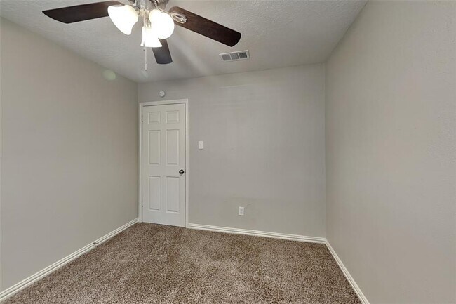 Building Photo - 9606 Yearling Cir