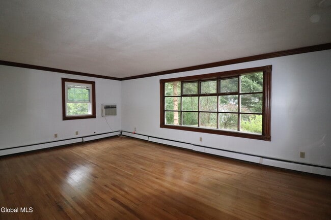 Building Photo - 8 Sweet Brier Dr