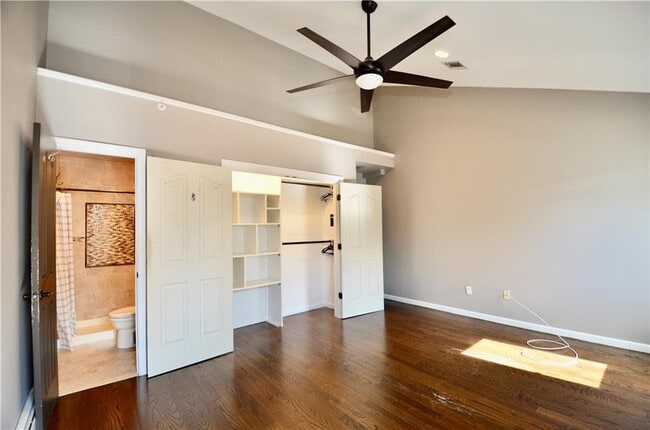 Building Photo - 5198 Hylan Blvd