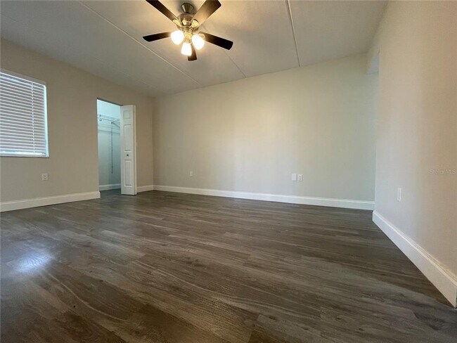 Building Photo - 211 Pine Ct