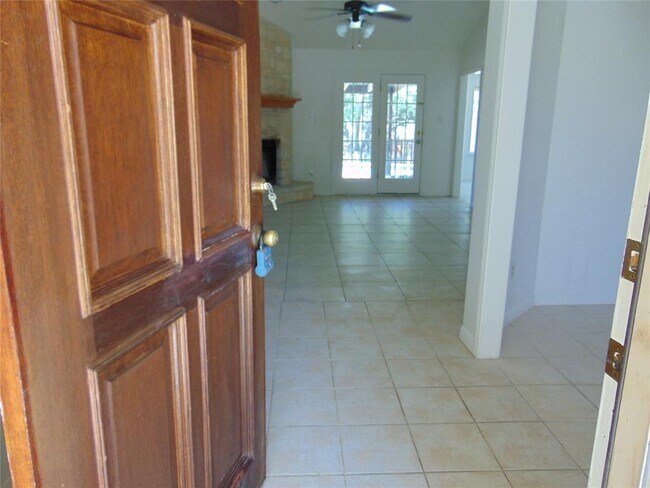 Building Photo - 805 Barton Creek Dr