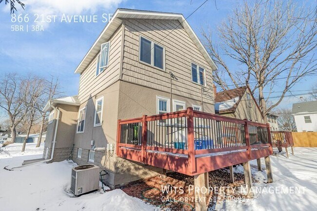 Building Photo - 866 21st Ave SE