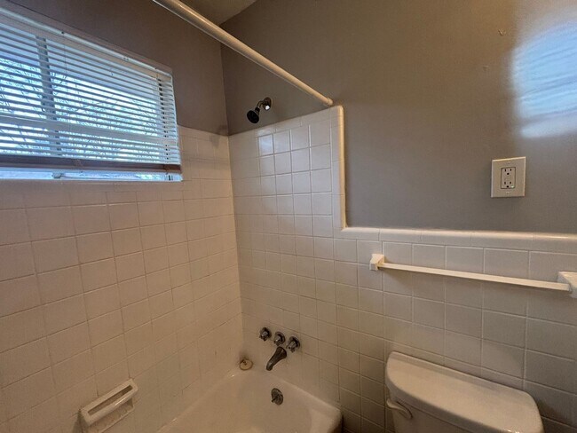 Building Photo - 2370 Hillside Ave