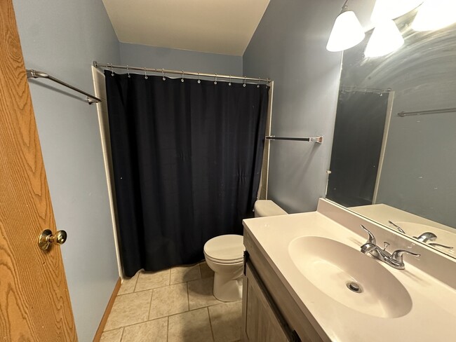 Building Photo - 535 Le Parc Cir