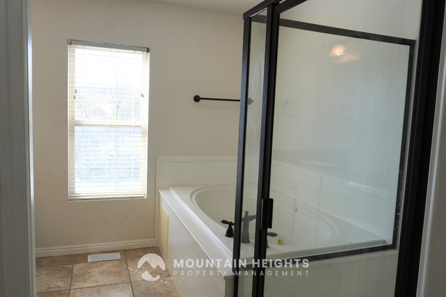 Building Photo - 10983 Sunup Way