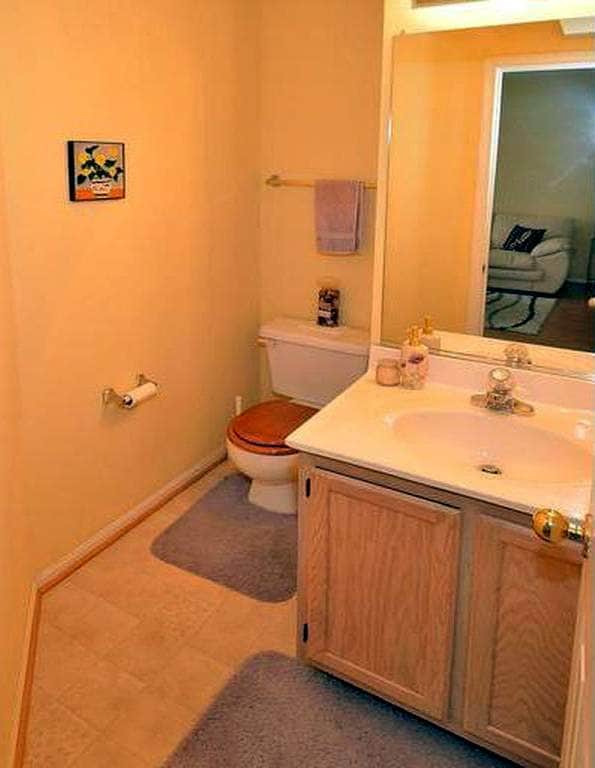 Half bath, main level - 14614 Stream Pond Dr