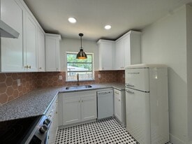 Building Photo - 320 S K St