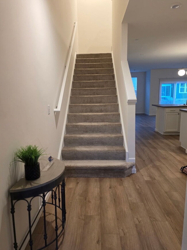 Building Photo - 5933 Hawkweed Dr