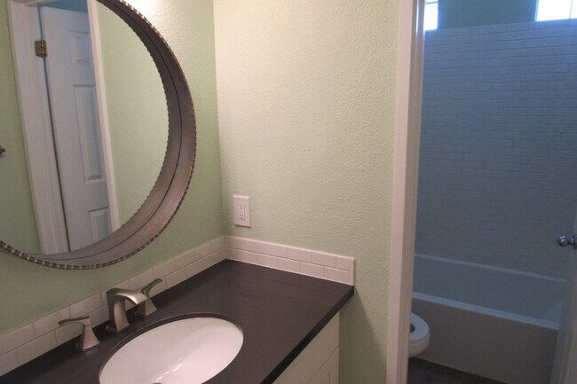 Building Photo - Beautiful 3 Bed/2.5 Bath Single Family in Highly Desirable Castro Valley Neighborhood
