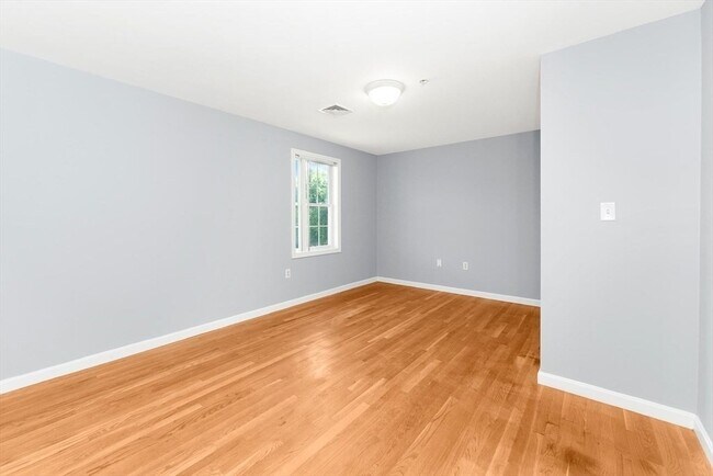 Building Photo - 1005 Trapelo Rd