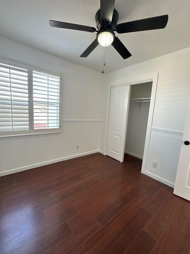 Building Photo - 7461 Plaza Redonda Dr