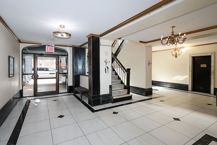 Building Photo - 115-25 Metropolitan Ave