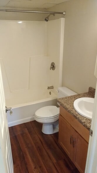 Building Photo - 1027 Riverside Dr