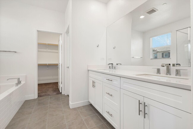 Building Photo - 76305 Columbia Dr