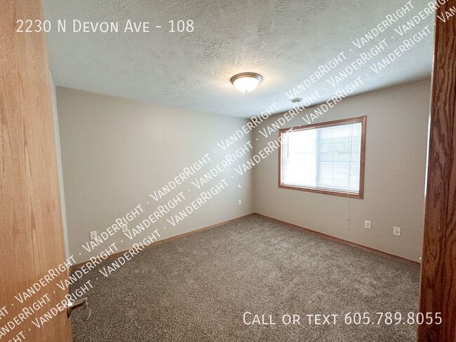 Building Photo - 2 Bedroom 1 Bathroom TEA Apartment!